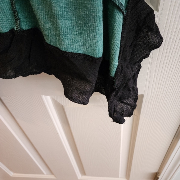 Elphaba approved Pretty Angel linen accent, rib knit green and black top sz M - Picture 4 of 7